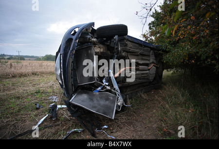 Voiture sur le côté après un accident et de rouleau. Banque D'Images