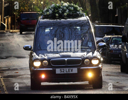 Funérailles d'Alexandre Litvinenko un corbillard arrive au Cimetière de Highgate Londres avec le corps de l'ex-agent russe Alexandre Litvinenko 7 Décembre 2006 Banque D'Images