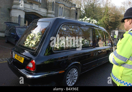 Funérailles d'Alexandre Litvinenko un corbillard arrive au Cimetière de Highgate Londres avec le corps de l'ex-agent russe Alexandre Litvinenko 7 Décembre 2006 Banque D'Images