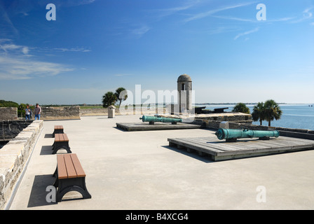 18e siècle espagnol canon en bronze sur le dessus du Castillo de San Marcos, St Augustine en Floride Banque D'Images