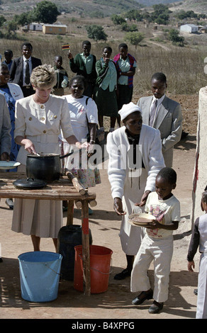 La princesse Diana visite outre-mer Zimbabwe 1993 1907 1993 Banque D'Images