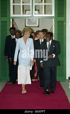 La princesse Diana visite outre-mer Zimbabwe 1993 1907 1993 Banque D'Images