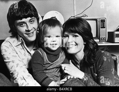 Richard Beckinsale acteur avec femme Judy Loe et sa fille Kate Beckinsale Banque D'Images