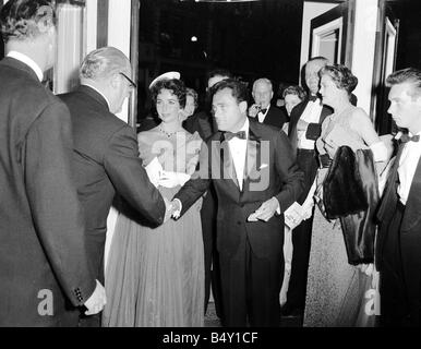 Elizabeth Taylor et son mari Mike Todd Mars 1957 à la Premere de autour du monde en 80 jours Banque D'Images