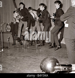 Les Beatles en répétition pour le Royal Variety Performance au London Palladium 4 Novembre 1963 L R Paul McCartney John Lennon Ringo Starr George Harrison Banque D'Images