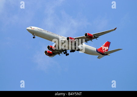 Virgin Atlantic Airways Airbus A340 642 G VOILE en approche à Heathrow 22 06 2008 Photo Garry Bowden Banque D'Images