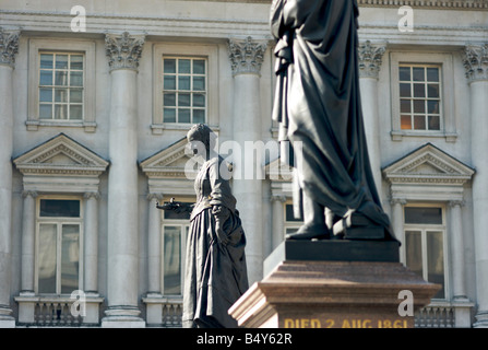 Statue de Florence Nightingale gardes près de la guerre de Crimée Monument à London UK Banque D'Images