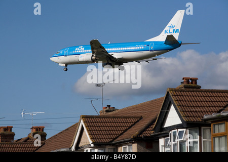 Boeing 737-306 - PH-BDO KLM Royal Dutch Airlines avion à l'atterrissage à l'aéroport de Londres. (41) Banque D'Images