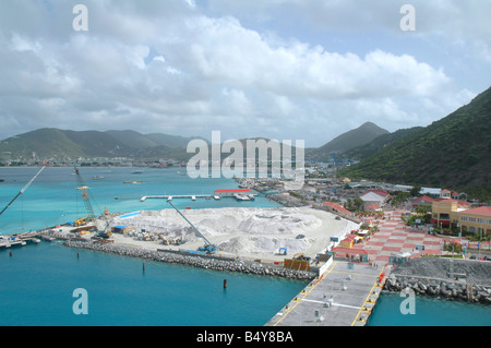 Vue aérienne de frais généraux cruise ship port terminal site de construction et d'un centre commercial St Maarten Philipsburg Banque D'Images