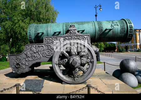 Le Tsar Cannon (1586) au Kremlin, à Moscou, Russie Banque D'Images