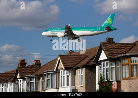 Aer Lingus Airbus A330-202 EI-numéro d'enregistrement de l'approche DEA L'aéroport de Heathrow, Londres. Royaume-uni (41) Banque D'Images