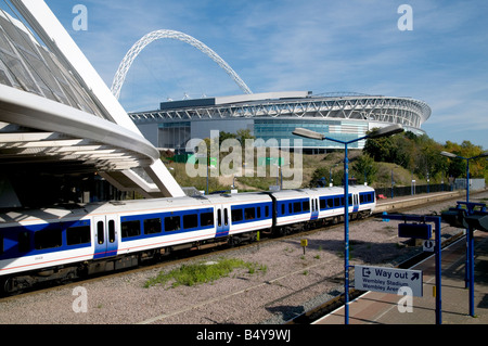 UK-trains arrivent à la nouvelle gare à l'extérieur stade de Wembley à Londres. Photo © Julio Etchart Banque D'Images