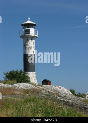 Le phare sur l'un des plus de 24,000 îles dans l'archipel de Stockholm Banque D'Images