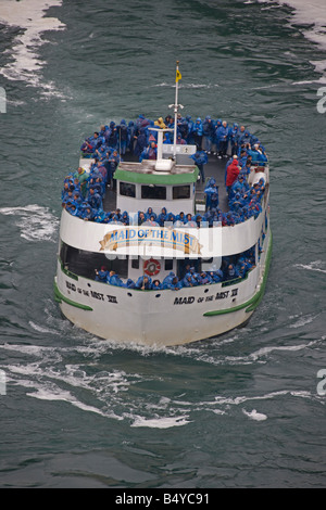 Maid of the Mist VII - Vue de American Falls à Niagara Falls NY- Tour voile en dessous de Niagara Falls Banque D'Images