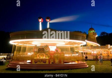 La fête foraine la nuit. Banque D'Images