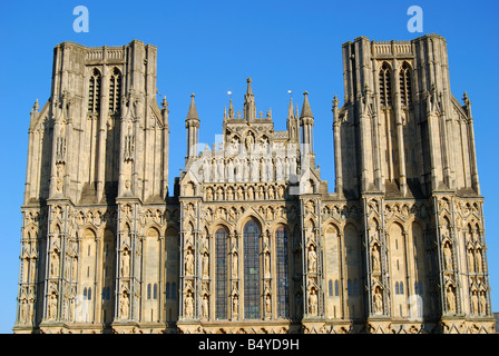 Wells Cathedral et avant de l'ouest du vert, Wells, Somerset, England, United Kingdom Banque D'Images