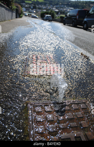 Une rafale de canalisation d'eau à Cornwall, UK Banque D'Images