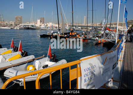 Les côtes et les yachts dans le port avant de commencer la course, Volvo Ocean Race 2008-2009, Alicante, Comunidad Vaenciana, Espagne Banque D'Images