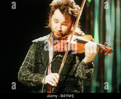 Le violoniste Nigel Kennedy au violon Royal Variety performance Dominion Theatre Londres MSI barbe Banque D'Images