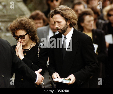 Eric Clapton chanteur avec la mère de son fils Lori Dal Santo lors des funérailles des quatre ans Banque D'Images