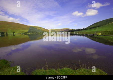 À l'échelle du nord de St Mary's Loch Shiel Tibbie's Inn. Scottish Borders Banque D'Images