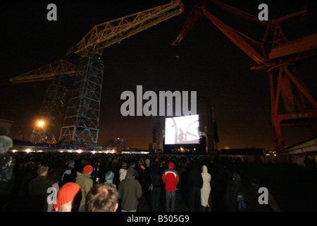 Les Pet Shop Boys et du Northern Sinfonia effectuer Cuirassé Potemkine à Swan Hunter à Wallsend Ship Yard Banque D'Images