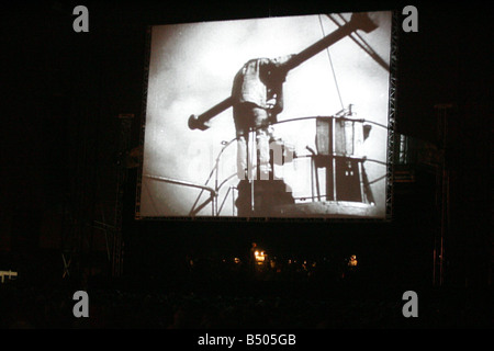 Les Pet Shop Boys et du Northern Sinfonia effectuer Cuirassé Potemkine à Swan Hunter à Wallsend Ship Yard Banque D'Images