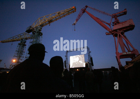 Les Pet Shop Boys et du Northern Sinfonia effectuer Cuirassé Potemkine à Swan Hunter à Wallsend Ship Yard Banque D'Images