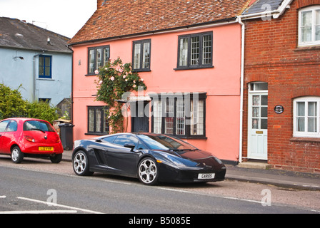 Automobiles exotiques parqué dans Stockbridge Hampshire uk Banque D'Images