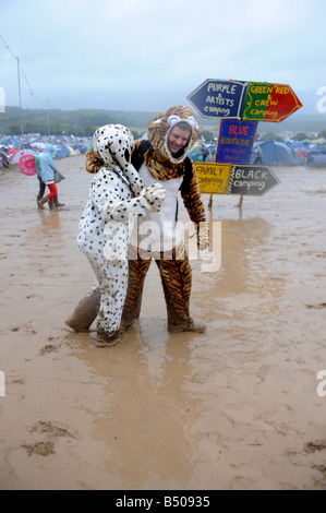 Fancy Dress festivaliers au Bestival Music Festival Isle of Wight 2008 Banque D'Images