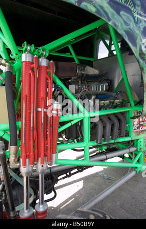 MONSTER TRUCK Fossoyeur avant le Monster Truck Challenge à l'Orange County Fair Speedway NY Banque D'Images
