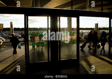 L'Espagne. Entrée de Séville Santa Justa gare moderne. Éclairé par led Banque D'Images