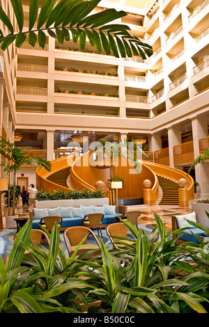 Atrium Lobby Renaissance Esmeralda Resort Indian Wells Ca magnifique Grand Escalier Palm Desert Palm Springs Banque D'Images