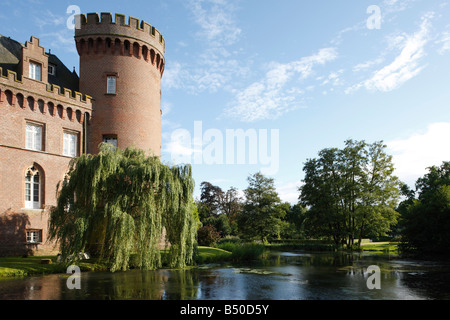 Moyland, Schloßpark, und im Abendlicht Westturm Schloßteich Banque D'Images