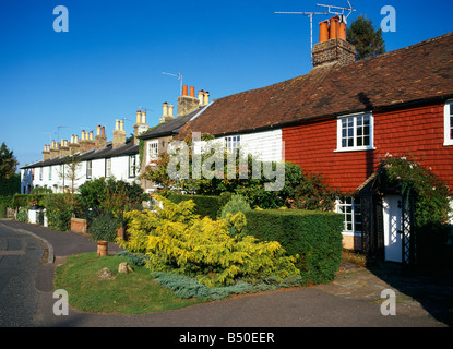 Rangée de maisons mitoyennes, Bessels vert, Sevenoaks, Kent, Angleterre, Royaume-Uni. Banque D'Images