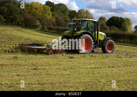 Claas Ares 697 ATZ aviron d'une récolte Ensilage UK Banque D'Images