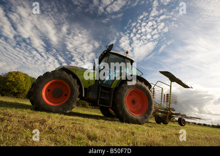 Claas Ares 697 ATZ aviron d'une récolte Ensilage UK Banque D'Images