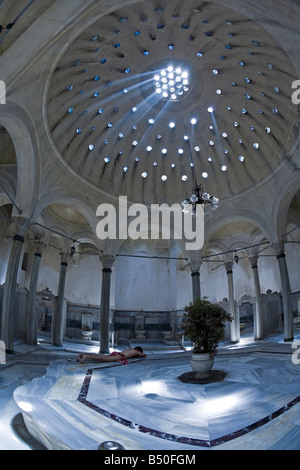 Le Hamam Cagaloglu Hammam, vue de l'intérieur de la zone de massage hammam classique sur le centre en, Istanbul Banque D'Images