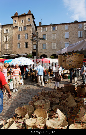 Les étals du marché à Villefranche de Rouergue Banque D'Images