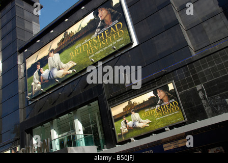 Film publicitaire Panneaux publicitaires Brideshead Revisited en dehors de Thea Odeon Leicester Square Cinema London England Banque D'Images