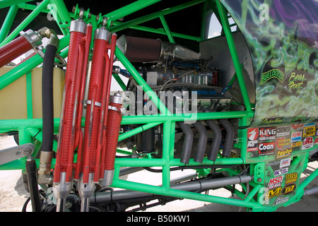 MONSTER TRUCK Fossoyeur avant le Monster Truck Challenge à l'Orange County Fair Speedway NY Banque D'Images