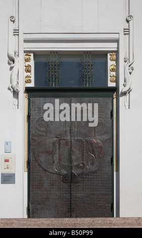 Wien, Groupe Sezession, Ausstellungsgebäude von Joseph Maria Olbrich 1897-1898, détail Eingangsseite, Echsen, Salamander Banque D'Images