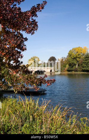 Diana Princess of Wales Memorial Fountain Hyde park le parc royal London England uk go Banque D'Images