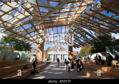 Serpentine Gallery pavilion 2008 Frank Gehry concepteur des jardins de Kensington le parc royal London England uk go Banque D'Images