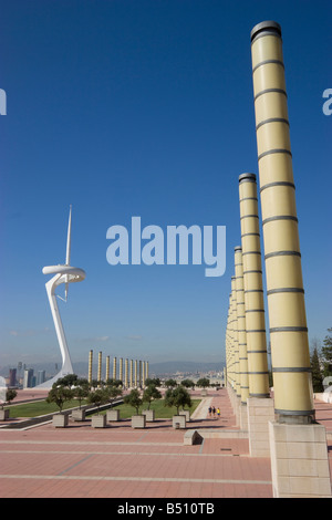 Montjuïc Telecommunications Tower Barcelone Espagne conçue par Santiago Calatrava la tour a été construite pour Telefónica pour les Jeux Olympiques de 1992 Banque D'Images