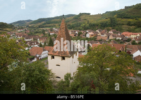 Biertan Transylvanie Roumanie Europe Septembre Vue à travers les toits de tuiles rouges de cet important établissement allemand Saxon Banque D'Images