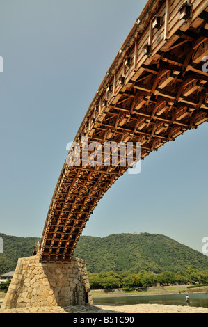 Le Pont Kintai en bois (Kintai-kyo) enjambant la rivière Nishiki Iwakuni, Japon, 1/5 Banque D'Images