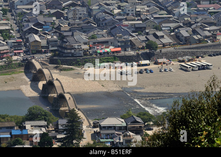 Le Pont Kintai en bois (Kintai-kyo) enjambant la rivière Nishiki Iwakuni, Japon, 1/5 Banque D'Images