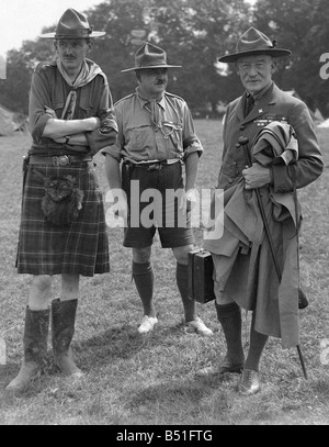 Sir Robert Baden Powell droit vu ici à la Wembley Jamboree Scout avec des maîtres du scoutisme vers juin 1924 Banque D'Images