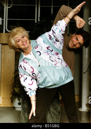 Gloria Hunniford Radio 2 avec DJ star de Eastenders et Heart Beat Nick Berry exercice qui a récemment publié une vidéo d'exercices Banque D'Images